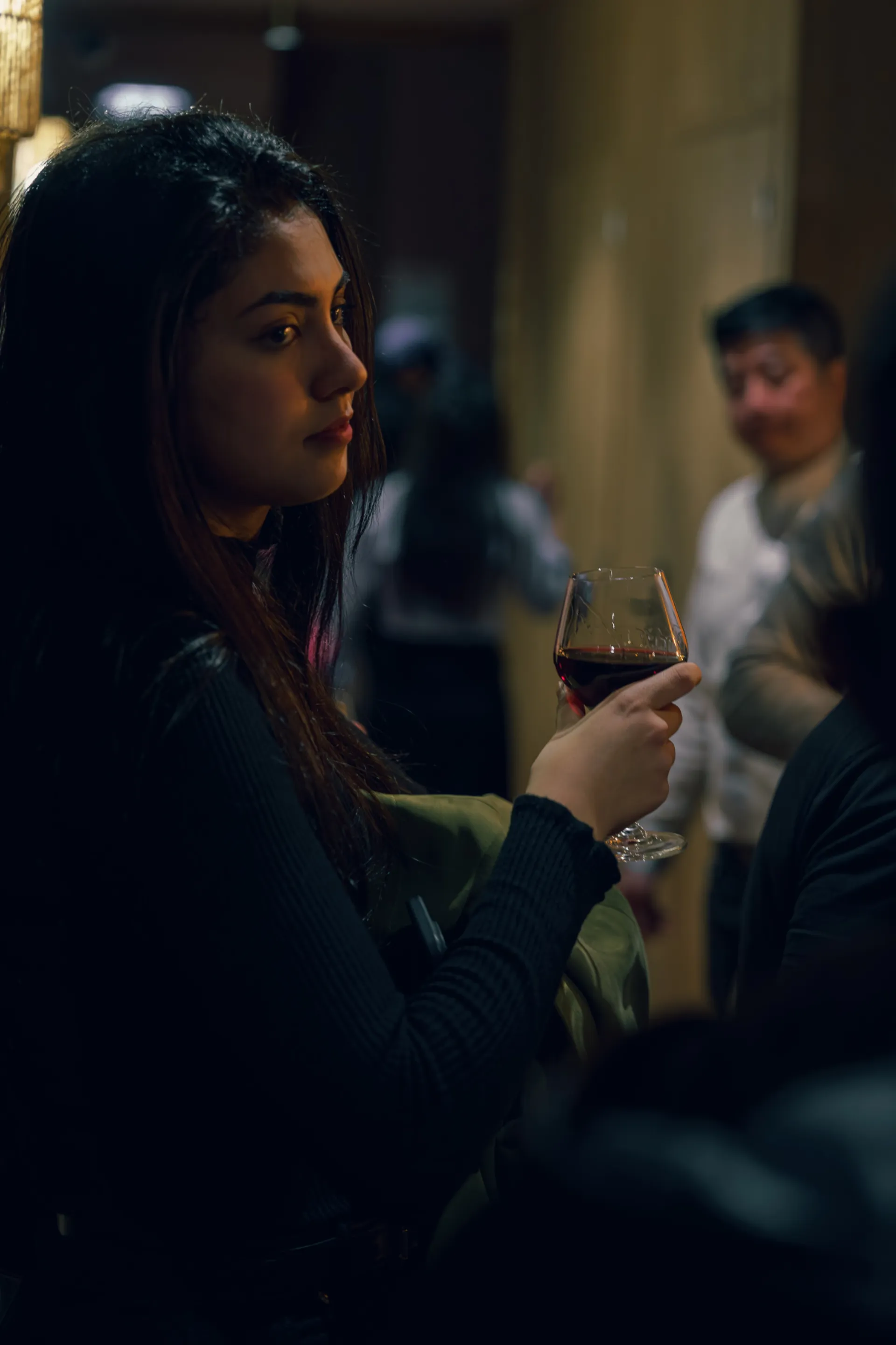 Reportage restaurant, ambiance de soirée et vin