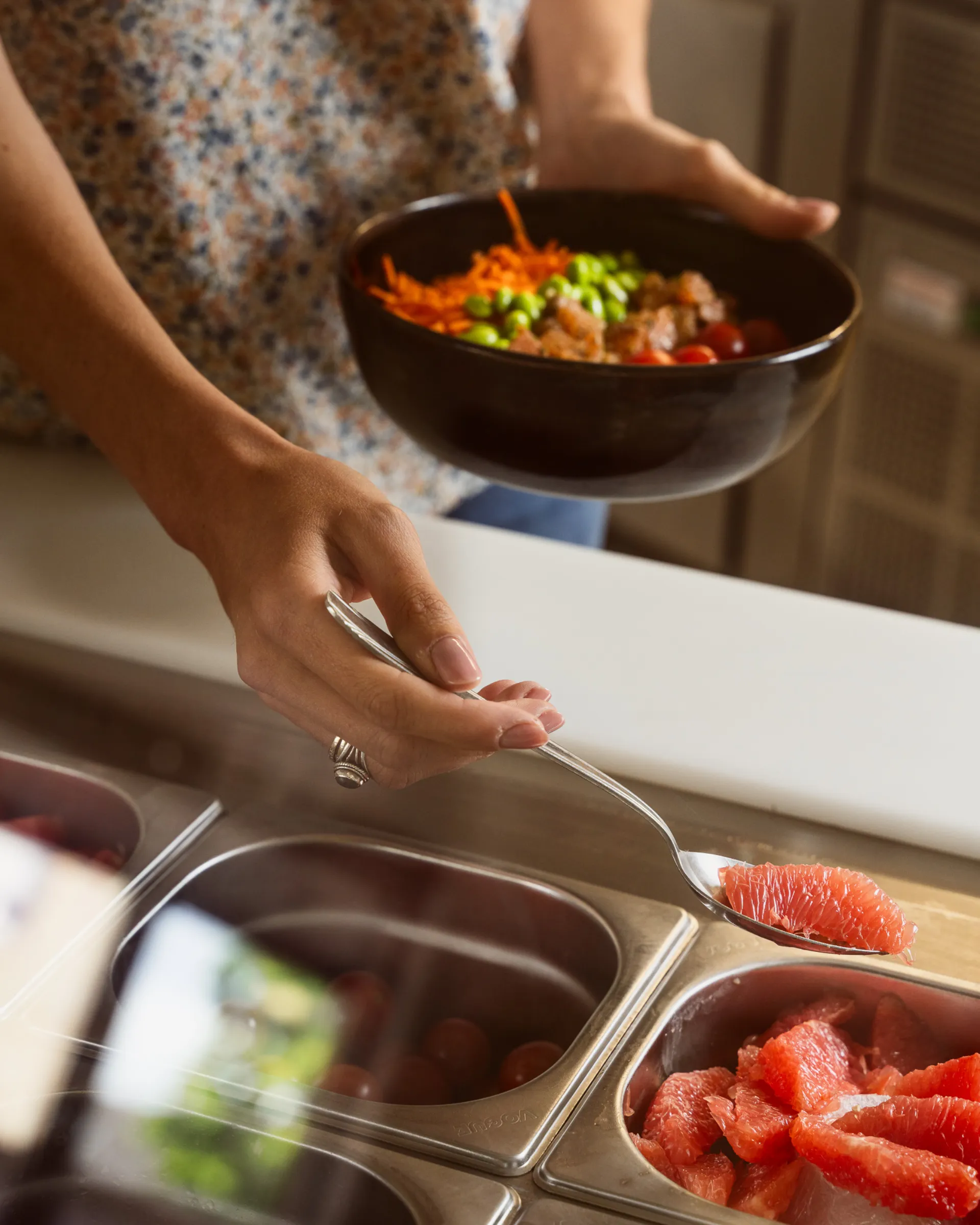 Préparation d'un poke bowl
