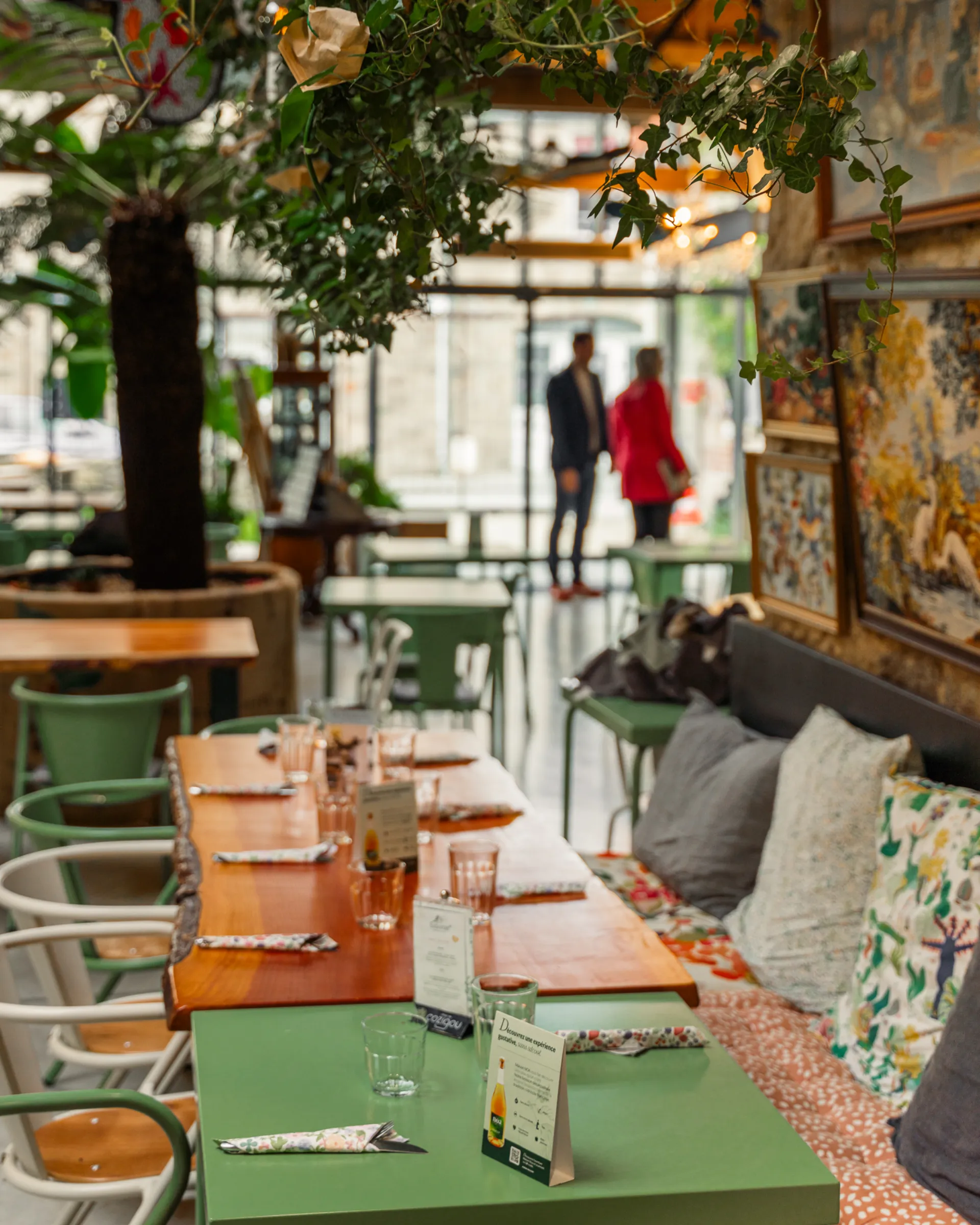 Salle végétale et terrasse