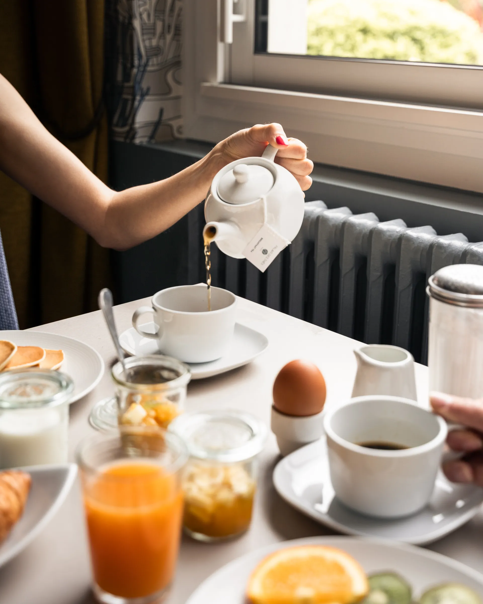 Service du thé au petit-déjeuner